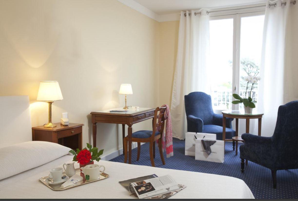 Logis Hotel Royal Saint-Mart Руая Екстер'єр фото