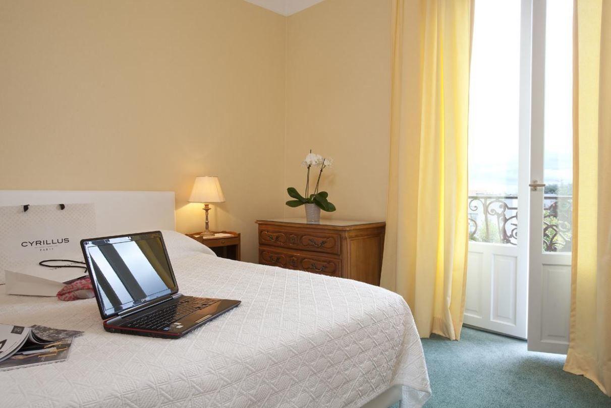 Logis Hotel Royal Saint-Mart Руая Екстер'єр фото