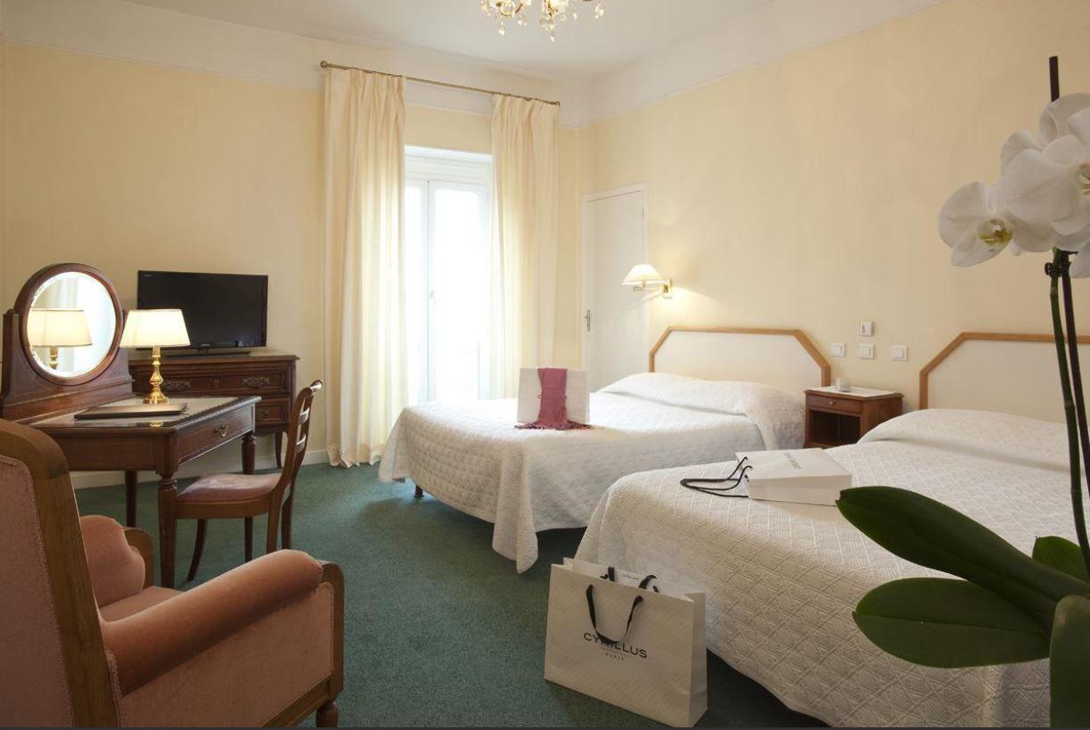 Logis Hotel Royal Saint-Mart Руая Екстер'єр фото