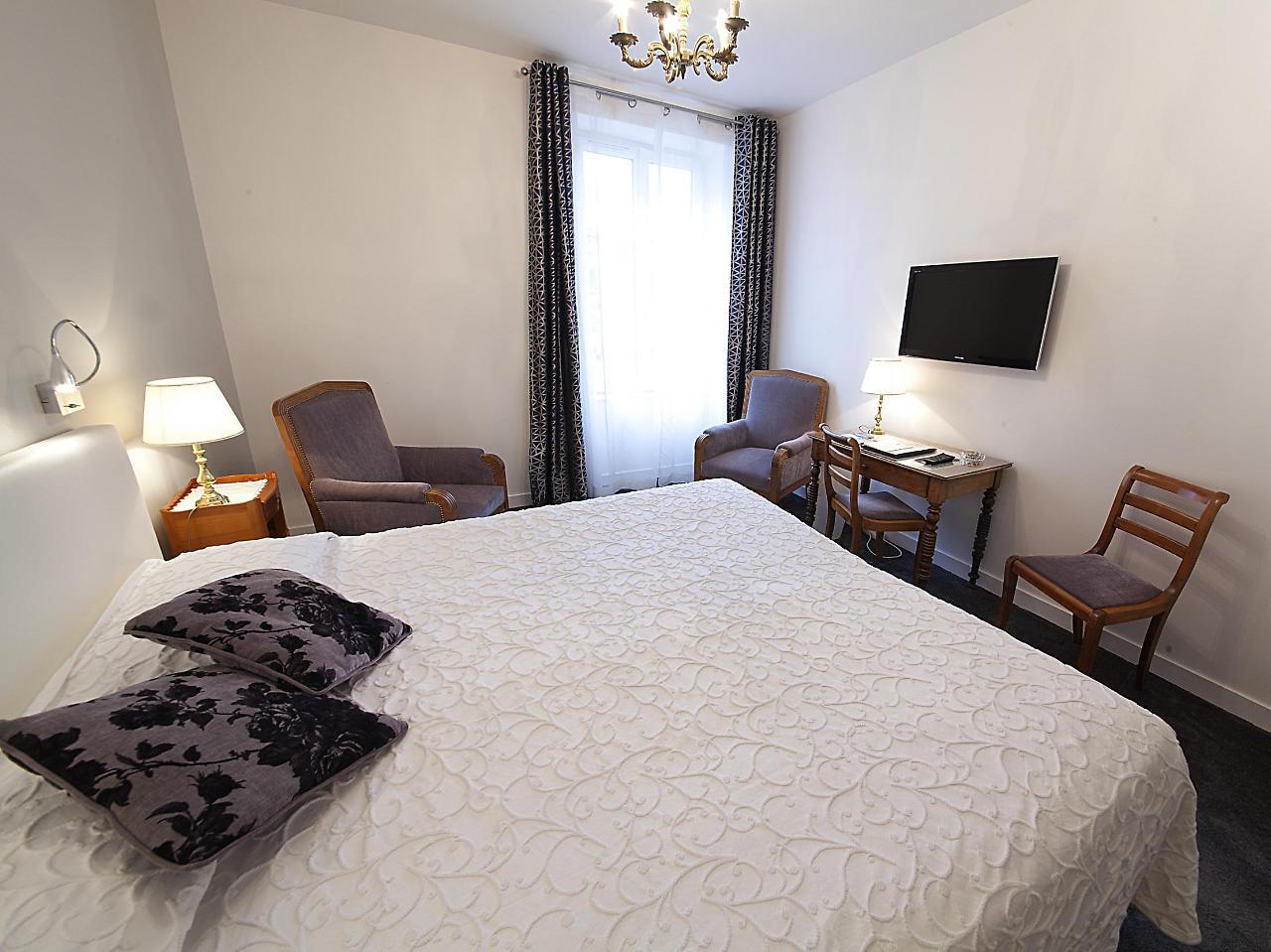 Logis Hotel Royal Saint-Mart Руая Екстер'єр фото