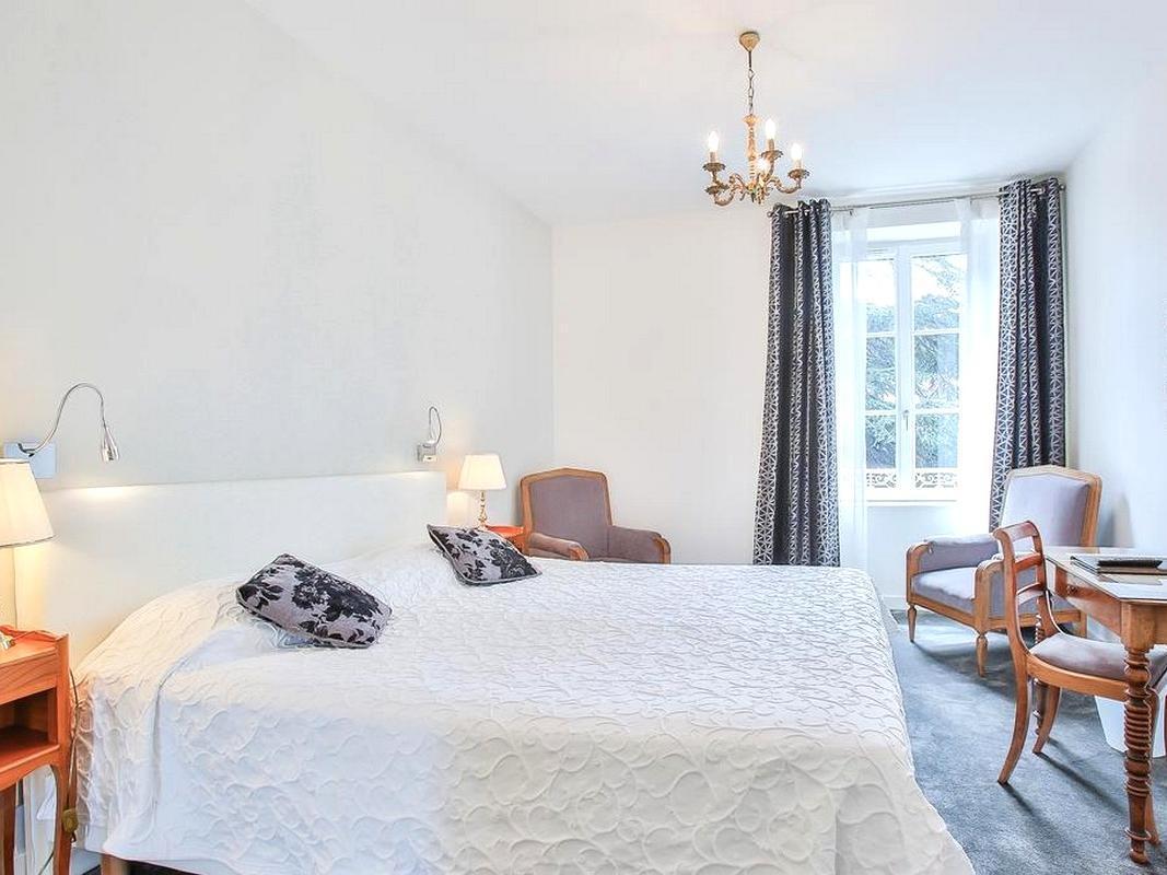 Logis Hotel Royal Saint-Mart Руая Екстер'єр фото