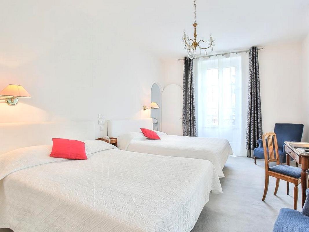 Logis Hotel Royal Saint-Mart Руая Екстер'єр фото