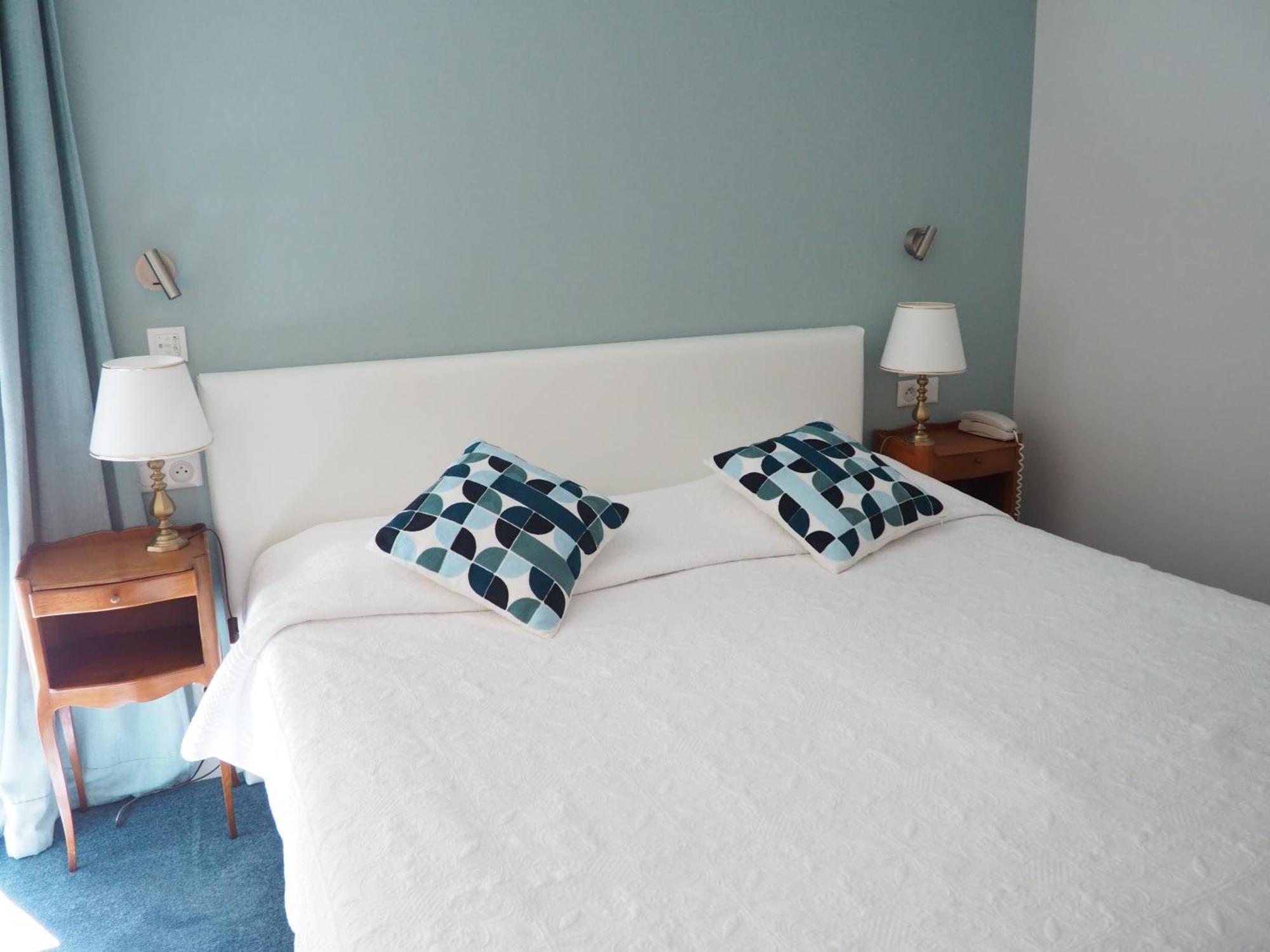 Logis Hotel Royal Saint-Mart Руая Екстер'єр фото