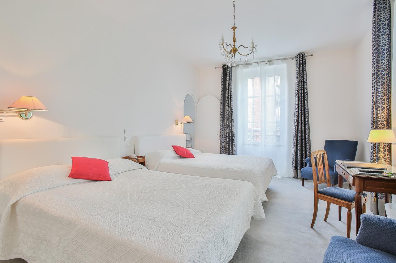 Logis Hotel Royal Saint-Mart Руая Екстер'єр фото