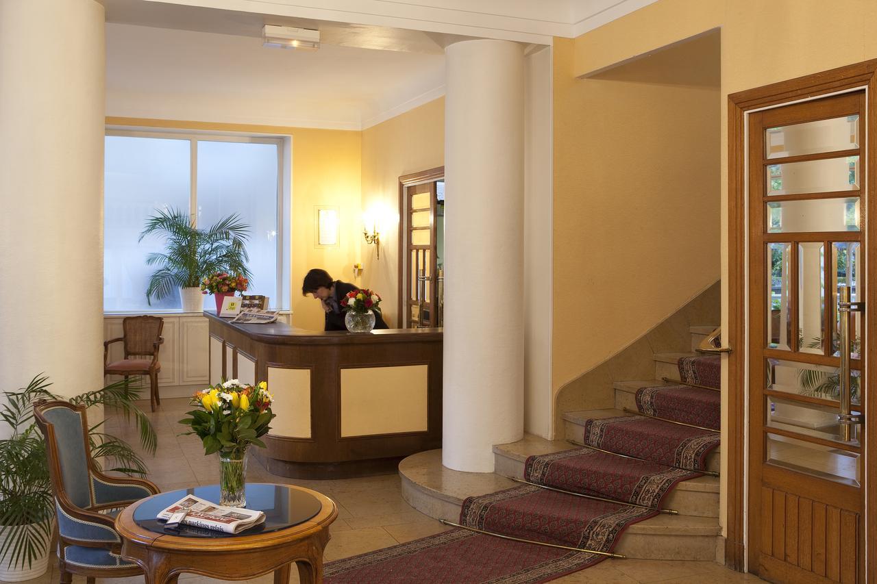 Logis Hotel Royal Saint-Mart Руая Екстер'єр фото