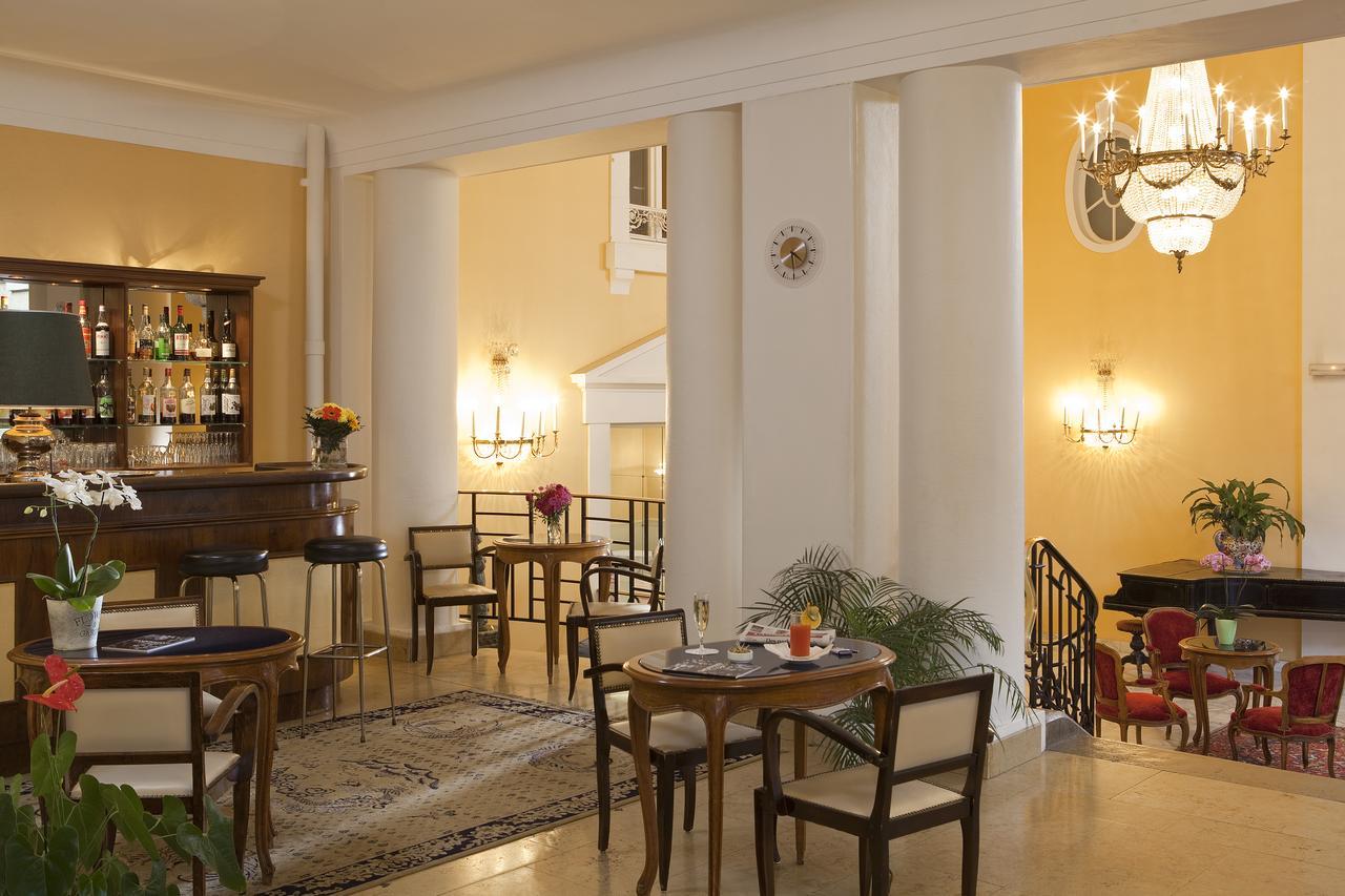 Logis Hotel Royal Saint-Mart Руая Екстер'єр фото